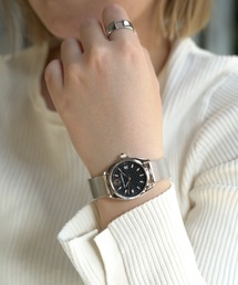 KARL LAGERFELD（カールラガーフェルド）の「「KARL LAGERFELD/カール・ラガーフェルド」ラウンド エッセンシャル - ブラック アイコン ダイヤル シルバー メッシュ（アナログ腕時計・レディース）」