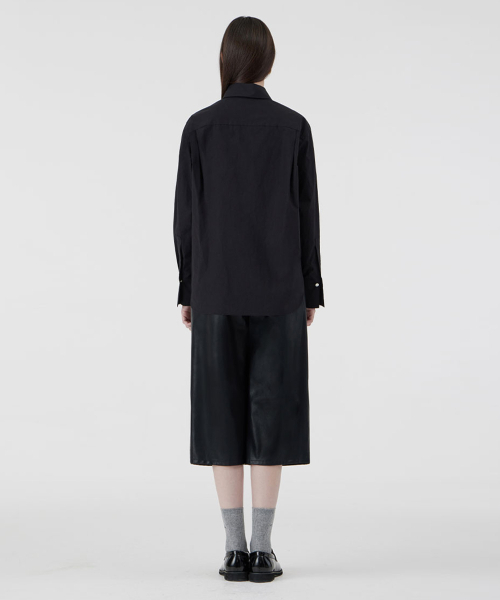 VOYONN（ボヨン）の「シグニチャーオーバーサイズシャツバイオコットンブラック（シャツ/ブラウス・レディース・ブラック・LARGE/MEDIUM/SMALL）」の5枚目の写真