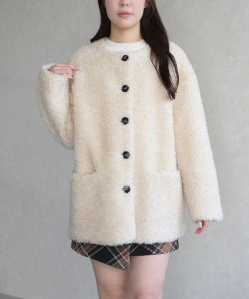 31 Sons de mode(トランテアン ソン ドゥ モード)の「ノーカラーボアコート(ノーカラージャケット・レディース・ブラック/アイボリー・フリ-)」の4枚目の写真