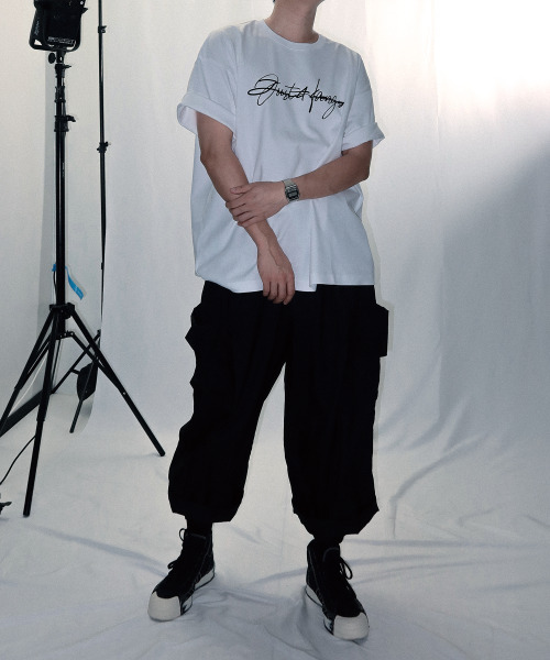 JUSTHANG（ジャストハング）の「プレミアムホワイトビッグロゴオーバーサイズ半袖Tシャツ（Tシャツ/カットソー・メンズ・その他・LARGE/X-LARGE/XXX-LARGE/XXXX-LARGE）」の2枚目の写真