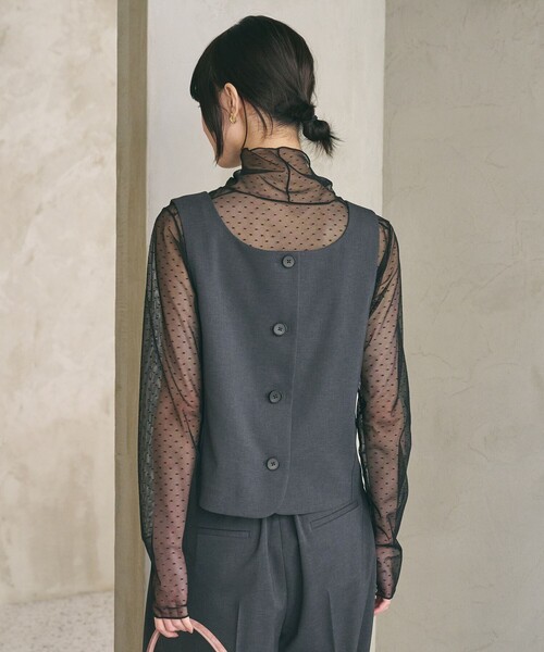 BEAUTY&YOUTH UNITED ARROWS（ビューティーアンドユースユナイテッドアローズ）の「スクエアネック 2WAYベスト 吸水速乾 防シワ UV（ベスト・レディース・ベージュ/ダークグレー・M/S）」の4枚目の写真