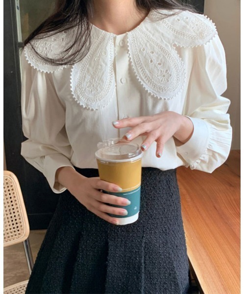 SallyLunn(サリーラン)の「スカラップ襟ブラウス(シャツ/ブラウス・レディース・ブラック/ホワイト・LARGE/MEDIUM)」の3枚目の写真