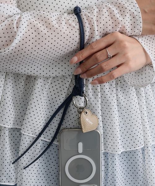 Beau're(ヴュレ)の「【BEAURE】26SS新色追加!≪別注≫Heart Colored Leather Cord 携帯ストラップ(スマホグッズ・レディース・ライトグリーン/ブラック/ベージュ/ブラウン/ライトブルー/ネイビー/グレイッシュベージュ・FREE)」の7枚目の写真