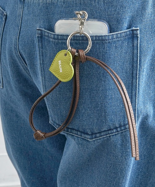 Beau're（ヴュレ）の「【BEAURE】≪別注≫Heart Colored Leather Cord 携帯ストラップ（スマホグッズ・レディース・ライトグリーン/ブラック/ベージュ/ブラウン・FREE）」の3枚目の写真
