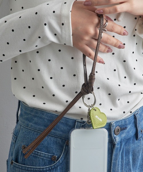 Beau're(ヴュレ)の「【BEAURE】26SS新色追加!≪別注≫Heart Colored Leather Cord 携帯ストラップ(スマホグッズ・レディース・ライトグリーン/ブラック/ベージュ/ブラウン/ライトブルー/ネイビー/グレイッシュベージュ/ブラウン系その他2・FREE)」の11枚目の写真