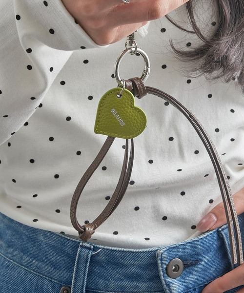 Beau're（ヴュレ）の「【BEAURE】≪別注≫Heart Colored Leather Cord 携帯ストラップ（スマホグッズ・レディース・ライトグリーン/ブラック/ベージュ/ブラウン・FREE）」の5枚目の写真