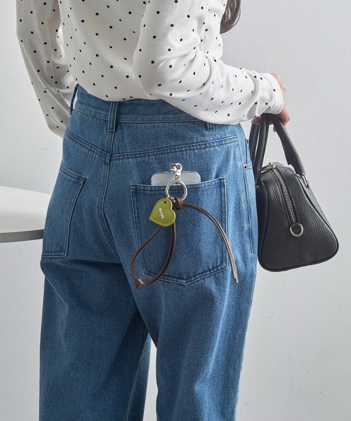 Beau're（ヴュレ）の「【BEAURE】≪別注≫Heart Colored Leather Cord 携帯ストラップ（スマホグッズ・レディース・ライトグリーン/ブラック/ベージュ/ブラウン・FREE）」の7枚目の写真