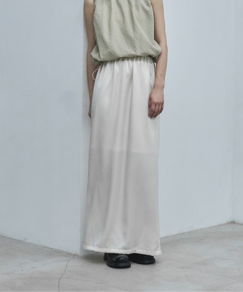 feepur（フェピュール）の「【TALLサイズあり】サテンナロースカート（スカート・レディース・ブラック/アイボリー・TALL/MEDIUM/SMALL）」の2枚目の写真