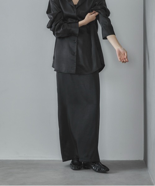 feepur（フェピュール）の「【TALLサイズあり】サテンナロースカート（スカート・レディース・ブラック/アイボリー・TALL/MEDIUM/SMALL）」の3枚目の写真