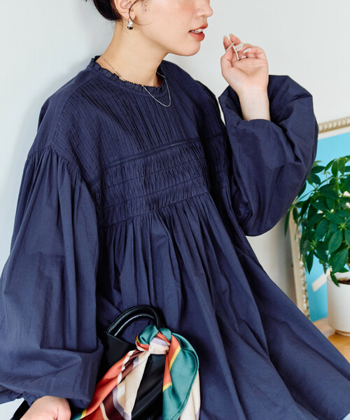 FREAK'S STORE（フリークスストア）の「限定展開　インド ピンタック ギャザー ロングスリーブ ブラウス（シャツ/ブラウス・レディース・ブラック/ブルー/ライトイエロー/オフホワイト/サーモンピンク/ネイビー/モカ・ﾌﾘ-）」の5枚目の写真