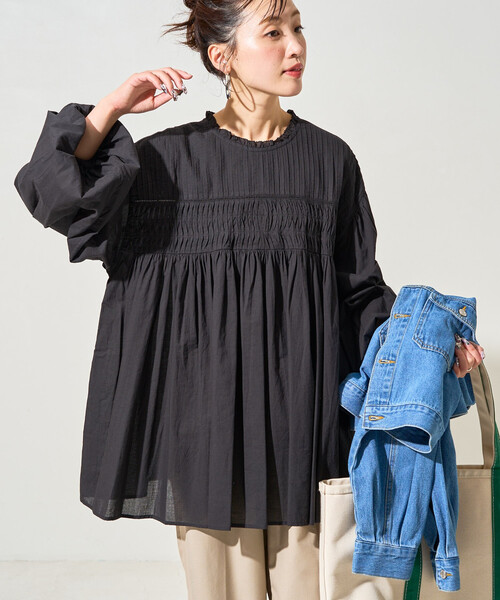 FREAK'S STORE（フリークスストア）の「限定展開　インド ピンタック ギャザー ロングスリーブ ブラウス（シャツ/ブラウス・レディース・ブラック/ブルー/ライトイエロー/オフホワイト/サーモンピンク/ネイビー/モカ・ﾌﾘ-）」の3枚目の写真