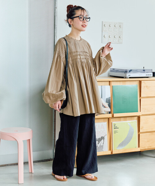 FREAK'S STORE（フリークスストア）の「限定展開　インド ピンタック ギャザー ロングスリーブ ブラウス（シャツ/ブラウス・レディース・ブラック/ブルー/ライトイエロー/オフホワイト/サーモンピンク/ネイビー/モカ・ﾌﾘ-）」の8枚目の写真