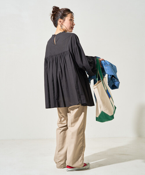 FREAK'S STORE（フリークスストア）の「限定展開　インド ピンタック ギャザー ロングスリーブ ブラウス（シャツ/ブラウス・レディース・ブラック/ブルー/ライトイエロー/オフホワイト/サーモンピンク/ネイビー/モカ・ﾌﾘ-）」の10枚目の写真