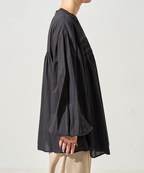 FREAK'S STORE（フリークスストア）の「限定展開　インド ピンタック ギャザー ロングスリーブ ブラウス（シャツ/ブラウス・レディース・ブラック/ブルー/ライトイエロー/オフホワイト/サーモンピンク/ネイビー/モカ・ﾌﾘ-）」の13枚目の写真