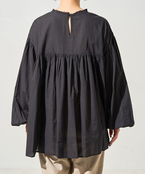 FREAK'S STORE（フリークスストア）の「限定展開　インド ピンタック ギャザー ロングスリーブ ブラウス（シャツ/ブラウス・レディース・ブラック/ブルー/ライトイエロー/オフホワイト/サーモンピンク/ネイビー/モカ・ﾌﾘ-）」の14枚目の写真