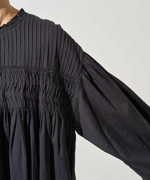 FREAK'S STORE（フリークスストア）の「限定展開　インド ピンタック ギャザー ロングスリーブ ブラウス（シャツ/ブラウス・レディース・ブラック/ブルー/ライトイエロー/オフホワイト/サーモンピンク/ネイビー/モカ・ﾌﾘ-）」の16枚目の写真