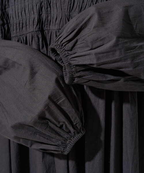 FREAK'S STORE（フリークスストア）の「限定展開　インド ピンタック ギャザー ロングスリーブ ブラウス（シャツ/ブラウス・レディース・ブラック/ブルー/ライトイエロー/オフホワイト/サーモンピンク/ネイビー/モカ・ﾌﾘ-）」の19枚目の写真