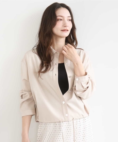 MK MICHEL KLEIN（エムケーミッシェルクラン）の「[SANAGARAシリーズ]デニムライク クロップド丈シャツブラウス/接触冷感/UVカット/洗える（シャツ/ブラウス・レディース・ネイビー/ベージュ・38）」の2枚目の写真