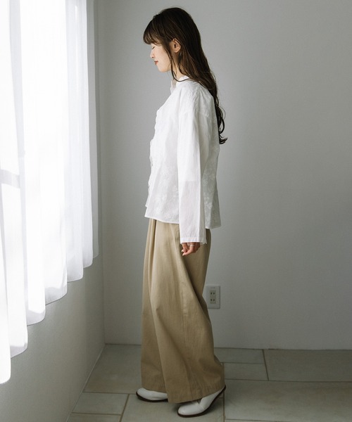 POU DOU DOU（プードゥドゥ）の「スカラップ刺繍ブラウス（シャツ/ブラウス・レディース・オフホワイト/ブルー/ブラック・3）」の5枚目の写真