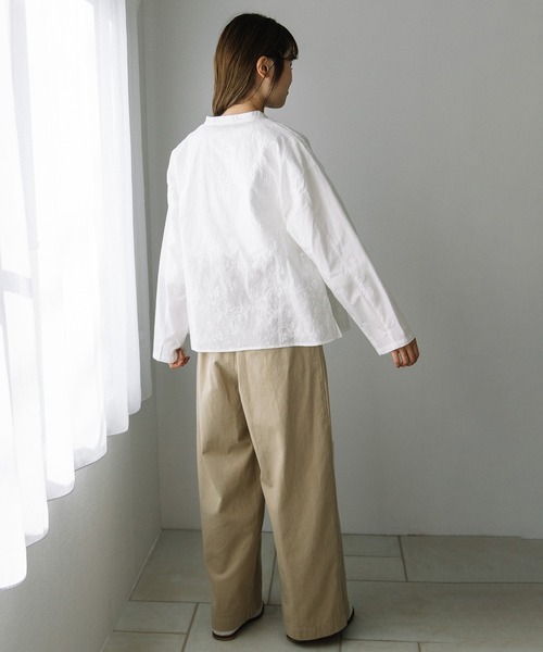 POU DOU DOU（プードゥドゥ）の「スカラップ刺繍ブラウス（シャツ/ブラウス・レディース・オフホワイト/ブルー/ブラック・3）」の6枚目の写真