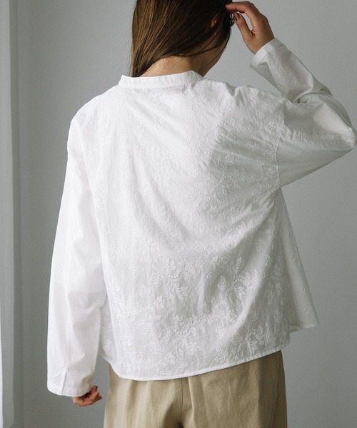 POU DOU DOU（プードゥドゥ）の「スカラップ刺繍ブラウス（シャツ/ブラウス・レディース・オフホワイト/ブルー/ブラック・3）」の10枚目の写真