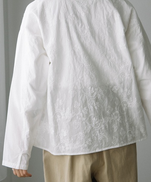 POU DOU DOU（プードゥドゥ）の「スカラップ刺繍ブラウス（シャツ/ブラウス・レディース・オフホワイト/ブルー/ブラック・3）」の11枚目の写真
