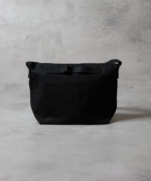 NUMBER (N)INE(ナンバーナイン)の「HAND PAINTED CANVAS 2WAY HANDLE FLAP SHOULDER BAG / SMALL / ハンドペイント コットン キャンバス 2way ハンドル フラップ ショルダーバッグ スモールサイズ(ショルダーバッグ・メンズ・ブラック/アイボリー系2/ブラック系その他2/アイボリー・FREE)」の8枚目の写真