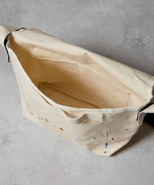 NUMBER (N)INE(ナンバーナイン)の「HAND PAINTED CANVAS 2WAY HANDLE FLAP SHOULDER BAG / SMALL / ハンドペイント コットン キャンバス 2way ハンドル フラップ ショルダーバッグ スモールサイズ(ショルダーバッグ・メンズ・ブラック/アイボリー系2/ブラック系その他2/アイボリー・FREE)」の20枚目の写真