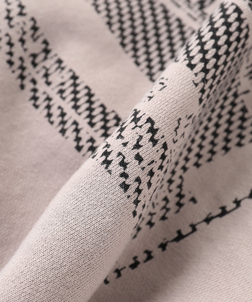 C.E(シーイー)の「C.E / シーイー cavempt MD Ostension CREW NECK BEIGE(スウェット・メンズ・ベージュ・X-LARGE/LARGE/MEDIUM)」の2枚目の写真