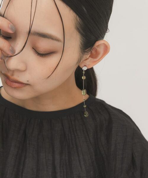 KBF(ケイビーエフ)の「シズクピアス(ピアス(両耳用)・レディース・カーキ/クリア・ONE)」の6枚目の写真