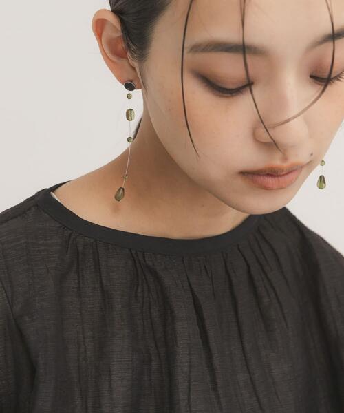 KBF(ケイビーエフ)の「シズクピアス(ピアス(両耳用)・レディース・カーキ/クリア・ONE)」の7枚目の写真