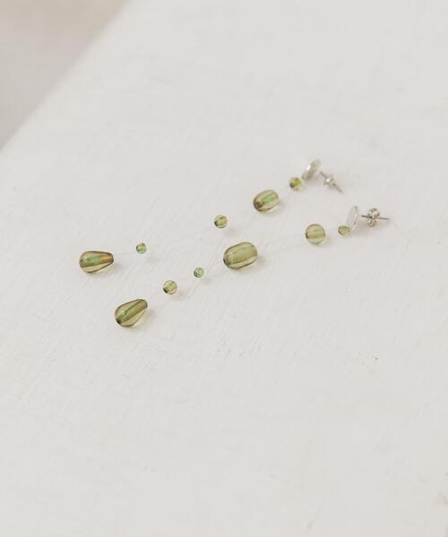 KBF(ケイビーエフ)の「シズクピアス(ピアス(両耳用)・レディース・カーキ/クリア・ONE)」の9枚目の写真