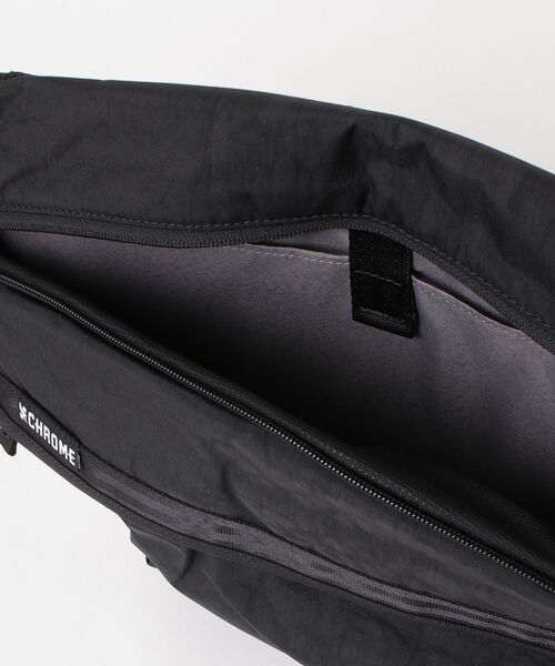 CHROME（クローム）の「［ CHROME / クローム ］BOT FLAP SLING 8L / ボット フラップ スリング 8リットル 耐水 ボディバッグ iPad収納 容量：8L（ボディバッグ/ウエストポーチ・メンズ・ブラック・FREE）」の11枚目の写真
