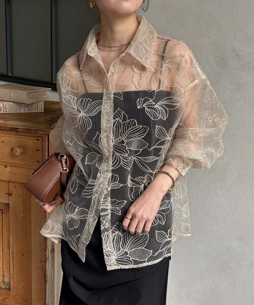 Thevon(ゼボン)の「チュール花柄刺繍シャツ(シャツ/ブラウス・レディース・ホワイト系その他/ブラック・FREE)」の1枚目の写真