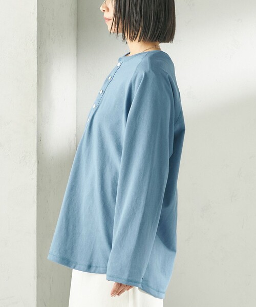 SHIPS(シップス)の「【SHIPS別注】onit: ヘンリー ネック プルオーバー(Tシャツ/カットソー・レディース・グレー/ライトグレー/ライトブルー/ブラック・ONE SIZE)」の5枚目の写真