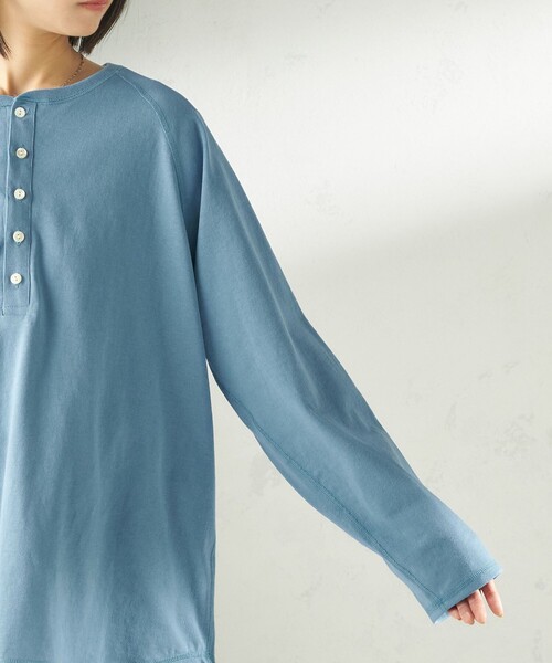 SHIPS(シップス)の「【SHIPS別注】onit: ヘンリー ネック プルオーバー(Tシャツ/カットソー・レディース・グレー/ライトグレー/ライトブルー/ブラック・ONE SIZE)」の7枚目の写真