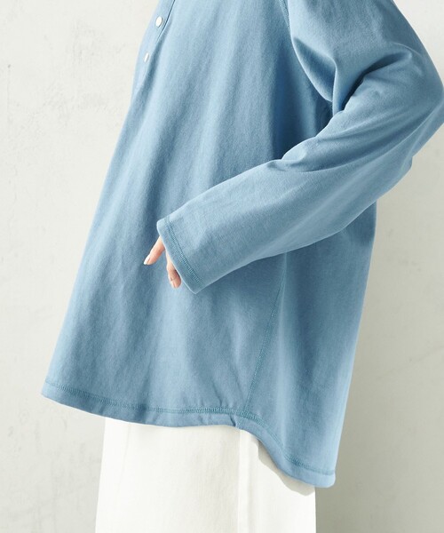 SHIPS(シップス)の「【SHIPS別注】onit: ヘンリー ネック プルオーバー(Tシャツ/カットソー・レディース・グレー/ライトグレー/ライトブルー/ブラック・ONE SIZE)」の8枚目の写真