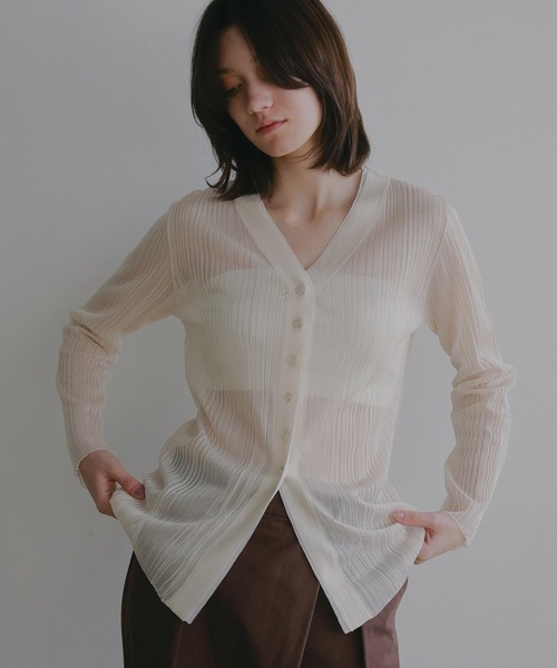 MANOF(マノフ)の「SHEER RIB CARDIGAN(カーディガン/ボレロ・レディース・ピンク/アイボリー/ブラック・F)」の5枚目の写真