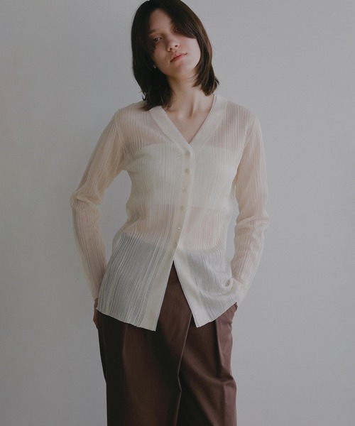 MANOF(マノフ)の「SHEER RIB CARDIGAN(カーディガン/ボレロ・レディース・ピンク/アイボリー/ブラック・F)」の4枚目の写真