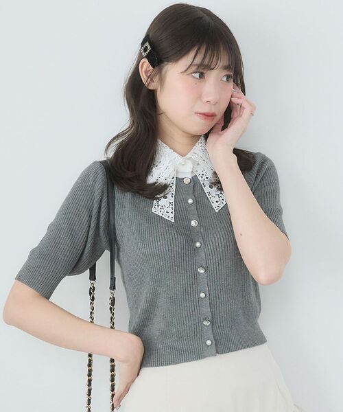 MAJESTIC LEGON（マジェスティックレゴン）の「レースリボン襟ハーフスリーブニット（ニット/セーター・レディース・ブラック/アイボリー/ライトグリーン/チャコールグレー/ブルー・MEDIUM）」の3枚目の写真