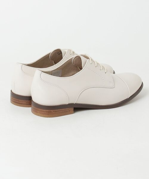 R.(REGAL FOOT COMMUNITY)(アールドット)の「アールドット S19C ストレートチップ(ドレスシューズ・レディース・アイボリー・22.5/24.5/24/23.5/23)」の7枚目の写真