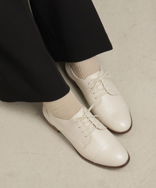 R.(REGAL FOOT COMMUNITY)(アールドット)の「アールドット S19C ストレートチップ(ドレスシューズ・レディース・アイボリー・22.5/24.5/24/23.5/23)」の1枚目の写真