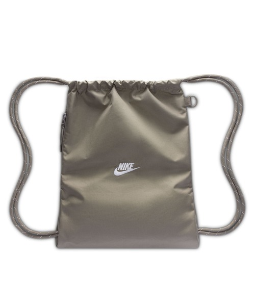 NIKE(ナイキ)の「ナイキ ヘリテージ 2.0 ドローコード バッグ (12L) / Nike Heritage 2.0 Drawstring Bag (12L) IB4356-320 Light Army(エコバッグ/サブバッグ・メンズ・グリーン系その他2・ONE SIZE)」の1枚目の写真