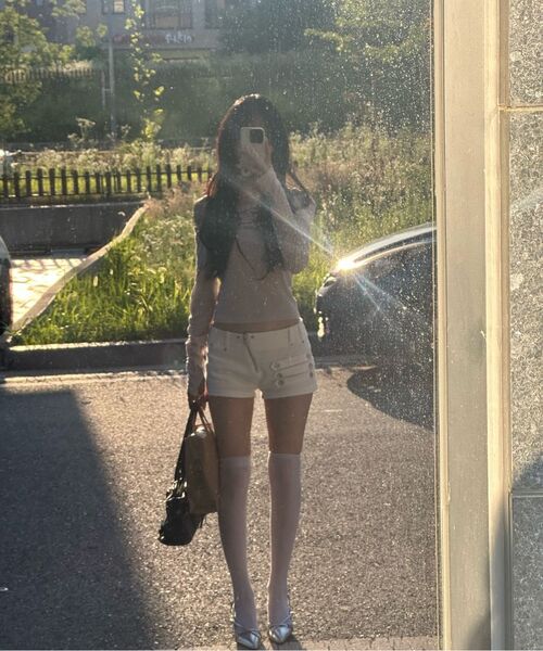 ETRE AU SOMMET(エトレオソメ)の「Napoleon Diagonal zipper short pants (White)(デニムパンツ・レディース・ホワイト・1/2)」の5枚目の写真