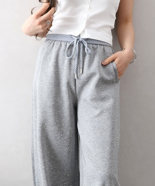 SpRay（スプレイ）の「【トレンド感◎/こなれカジュアル】スタッズ付スウェットパンツ（スウェットパンツ・レディース・グレー/オートミール/アイボリー・FREE）」の4枚目の写真