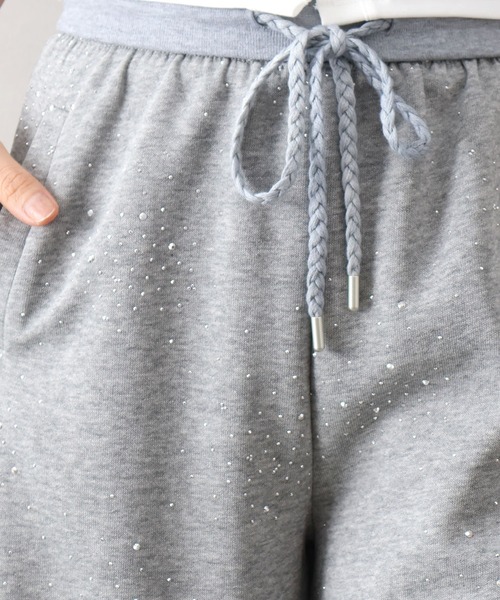 SpRay（スプレイ）の「【トレンド感◎/こなれカジュアル】スタッズ付スウェットパンツ（スウェットパンツ・レディース・グレー/オートミール/アイボリー・FREE）」の5枚目の写真