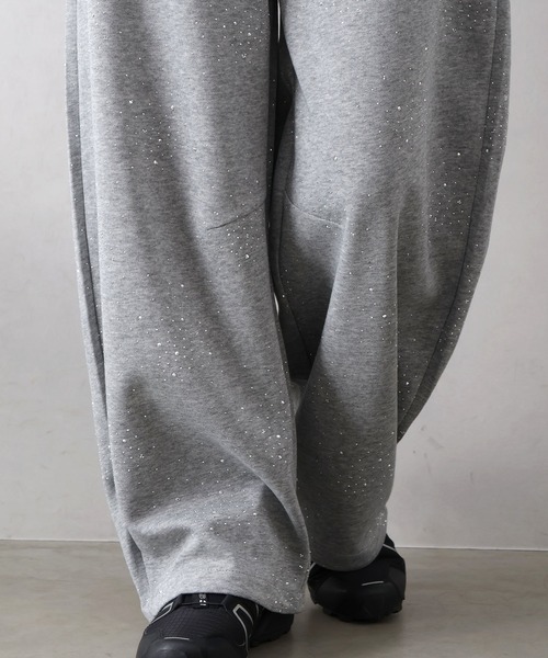 SpRay（スプレイ）の「【トレンド感◎/こなれカジュアル】スタッズ付スウェットパンツ（スウェットパンツ・レディース・グレー/オートミール/アイボリー・FREE）」の6枚目の写真