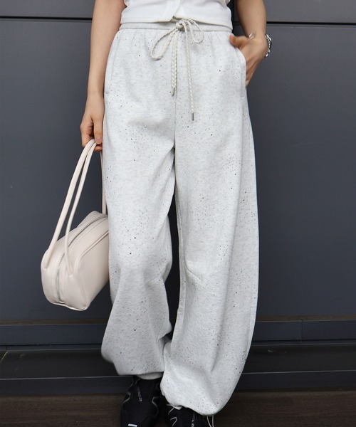 SpRay（スプレイ）の「【トレンド感◎/こなれカジュアル】スタッズ付スウェットパンツ（スウェットパンツ・レディース・グレー/オートミール/アイボリー・FREE）」の8枚目の写真