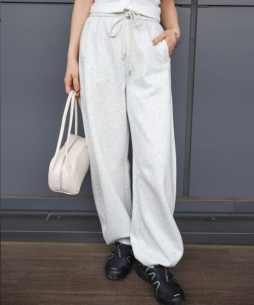 SpRay（スプレイ）の「【トレンド感◎/こなれカジュアル】スタッズ付スウェットパンツ（スウェットパンツ・レディース・グレー/オートミール/アイボリー・FREE）」の11枚目の写真