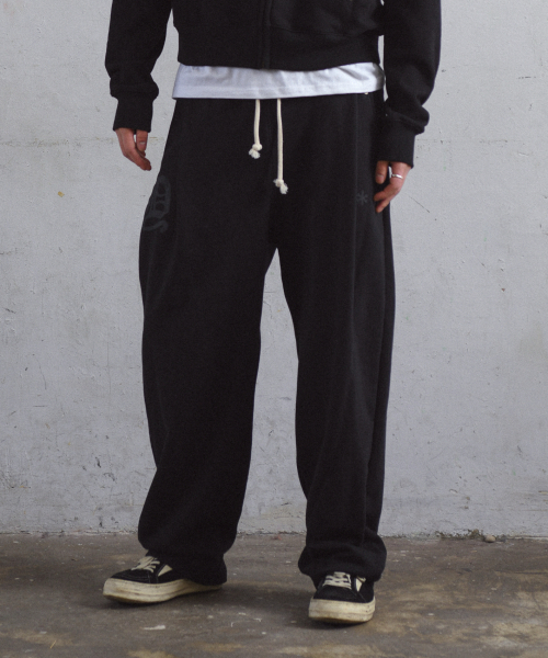 AMOU（アモウ）の「D-Star One Tuck Sweat Pants BLACK（スウェットパンツ・レディース・その他・1/2）」の4枚目の写真